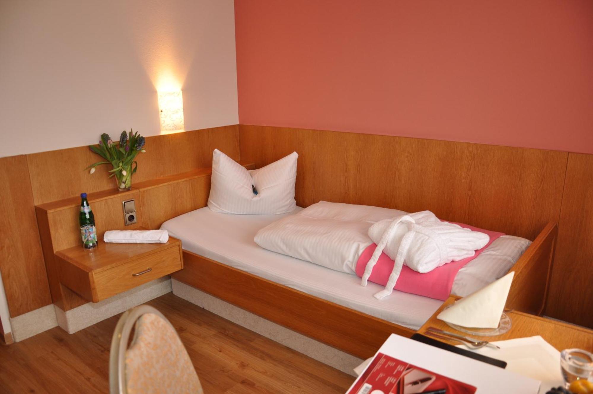 Hotel-Restaurant Sonnenhof Veitsrodt Pokoj fotografie