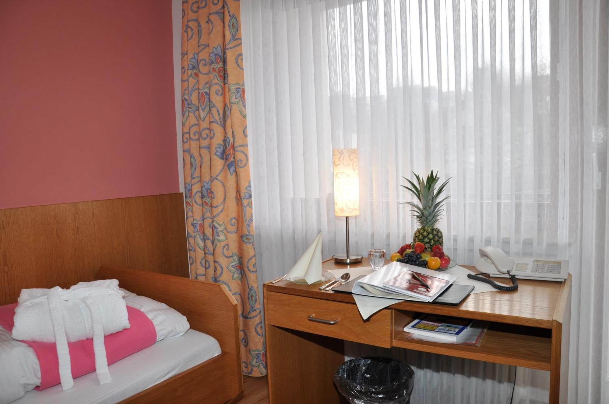 Hotel-Restaurant Sonnenhof Veitsrodt Pokoj fotografie